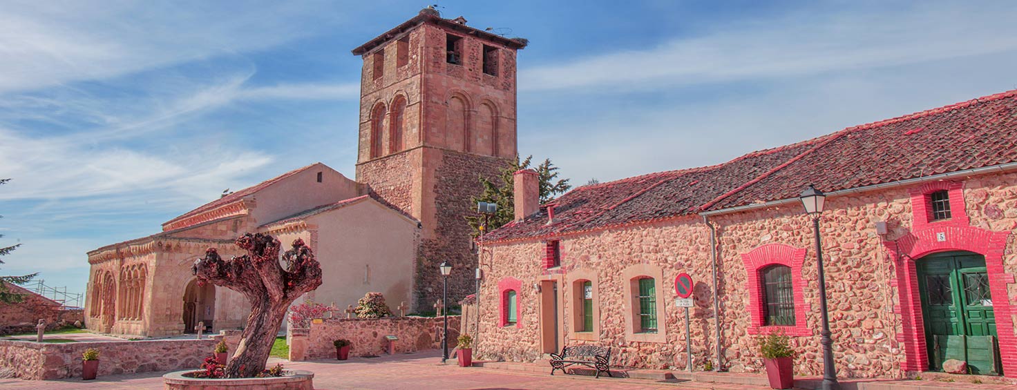 Plaza-iglesia-Sotosalbos
