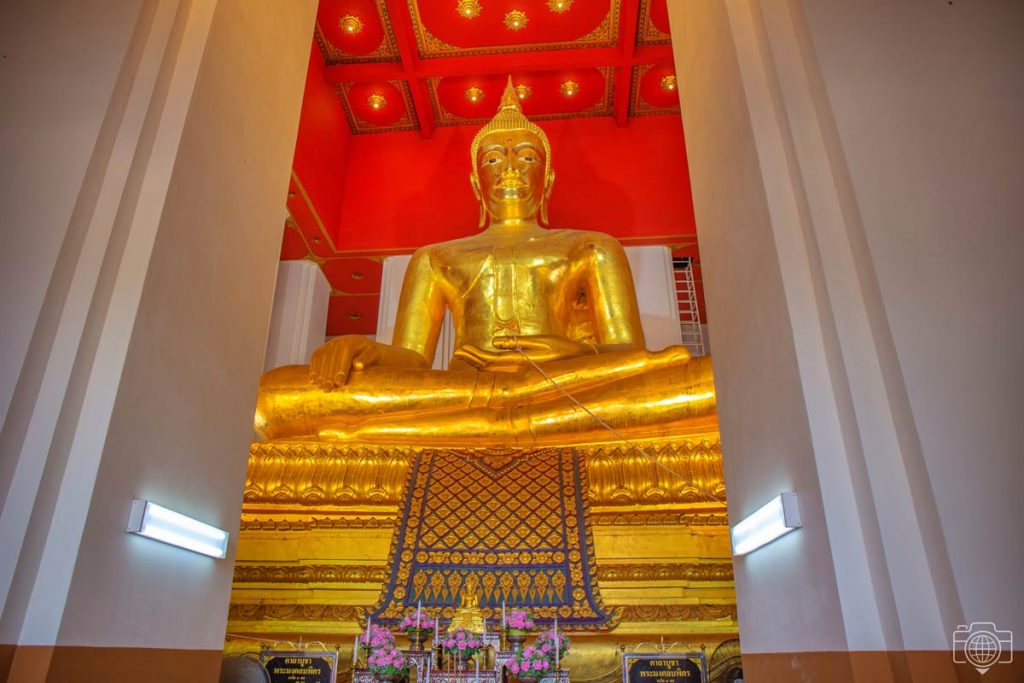 Viharn-Phra-Mongkol-Bopit--buda-gigante