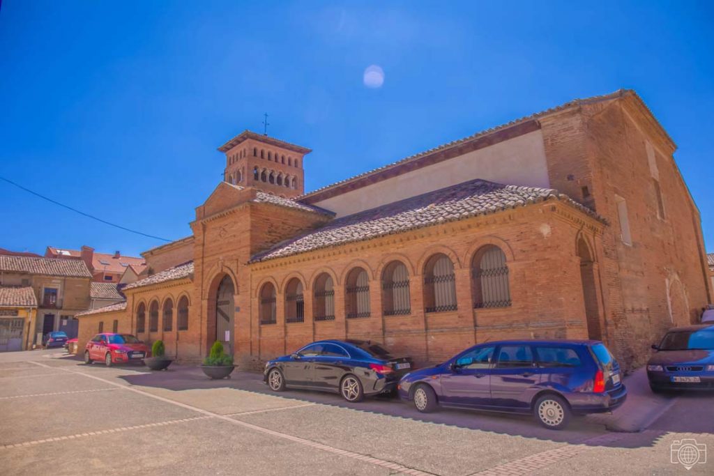 Iglesia-de-San-Tirso-entrada
