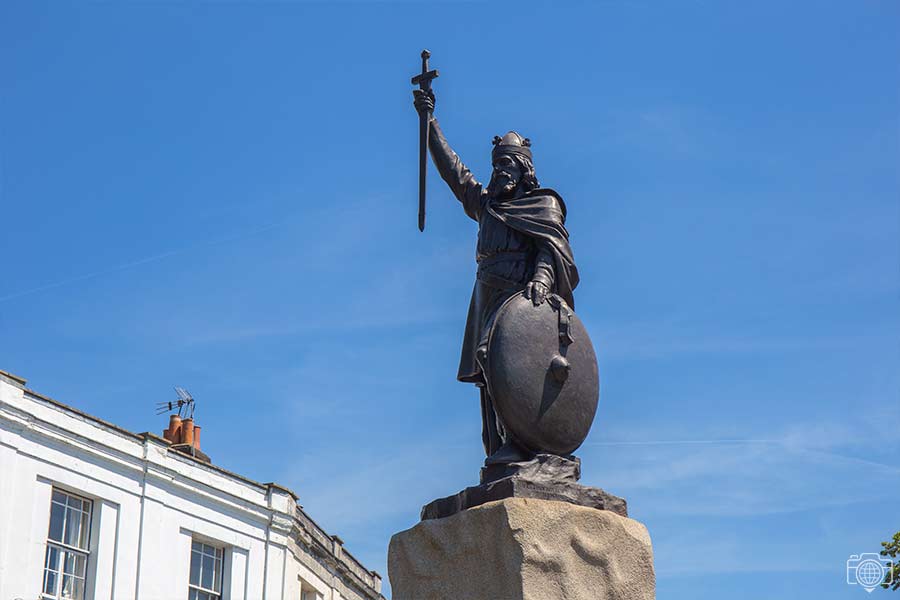 Estatua-del-rey-Alfred-winchester