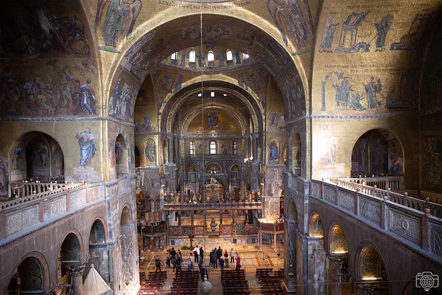 interior-Basílica-de-San-Marcos