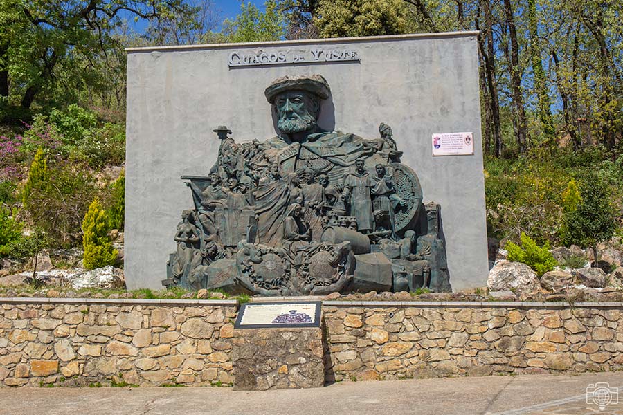monumento-de-Carlos-V